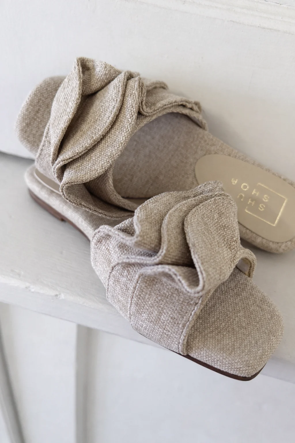 Shu Shop Daisy Flat - Image 3