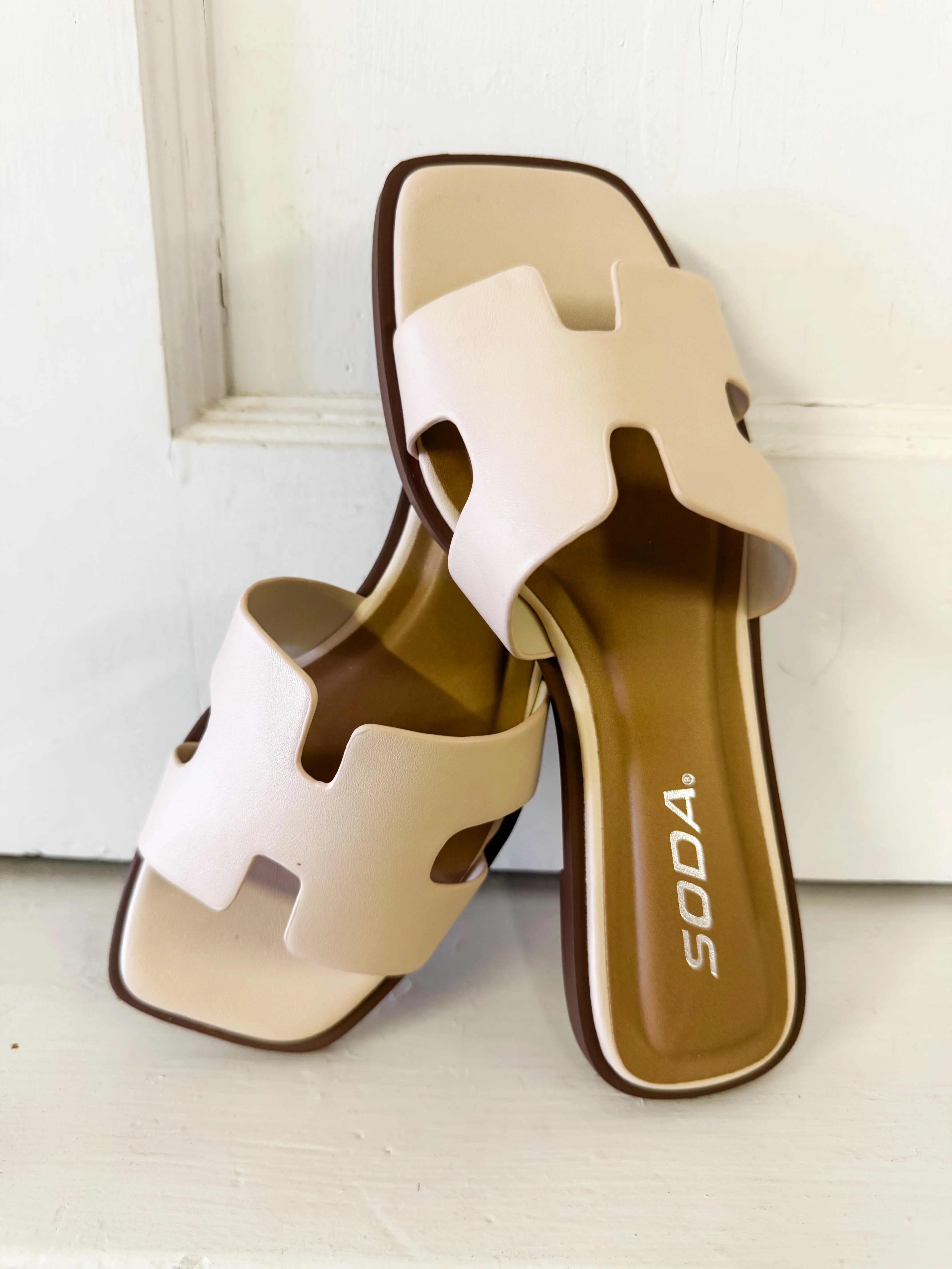 Wendi Beige Sandal - Image 3
